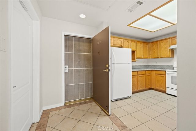 208 N Lincoln Avenue 303, Monterey Park, CA 91755