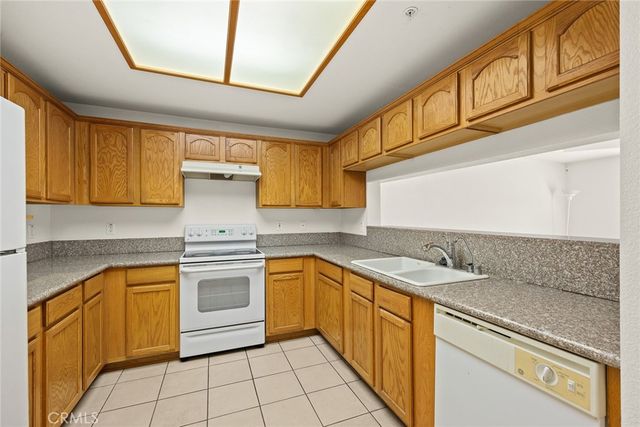 208 N Lincoln Avenue 303, Monterey Park, CA 91755
