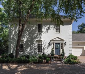 216 Chestnut Hill Dr, Nashville, TN 37215