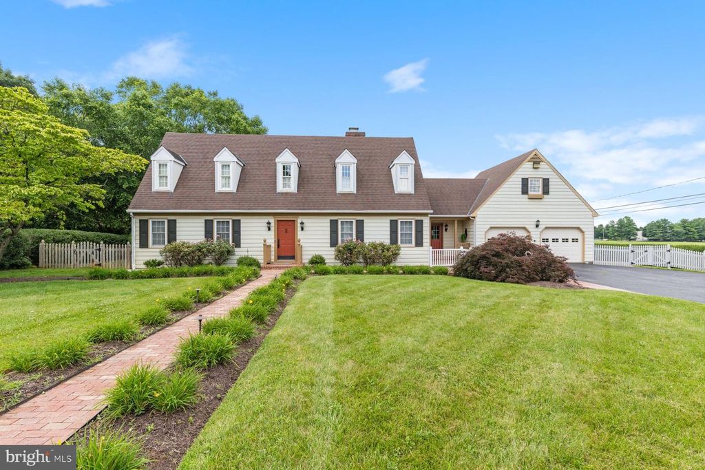2 GREENVALE RD, Westminster, MD 21157