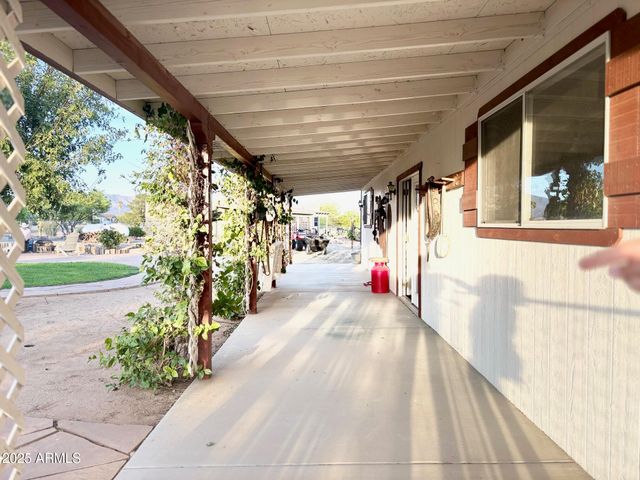 23335 W STAGHORN Lane, Congress, AZ 85332