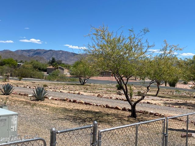 23335 W STAGHORN Lane, Congress, AZ 85332