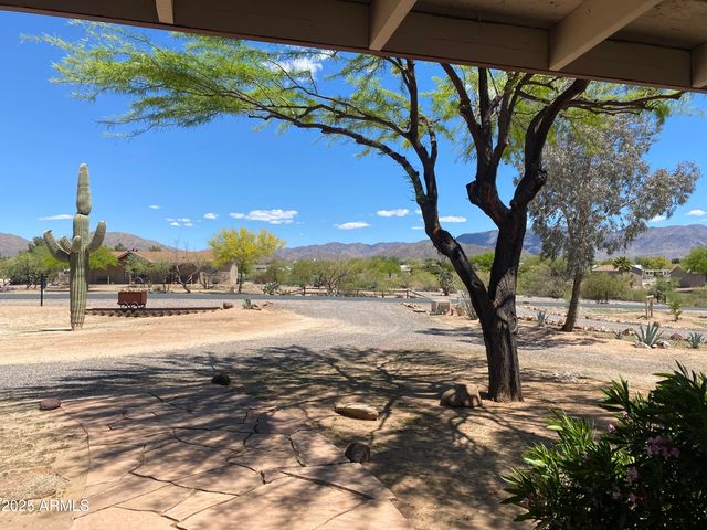 23335 W STAGHORN Lane, Congress, AZ 85332