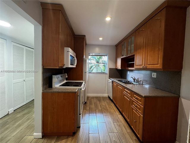 4111 Stirling Rd 308, Dania Beach, FL 33314