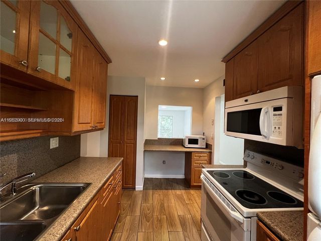 4111 Stirling Rd 308, Dania Beach, FL 33314