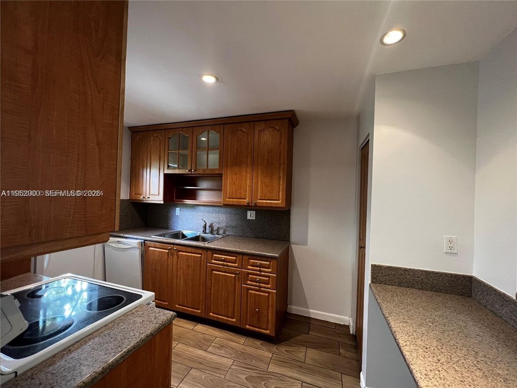 4111 Stirling Rd 308, Dania Beach, FL 33314