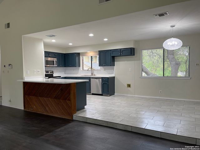 6158 DESERT TRAIL ST, San Antonio, TX 78249