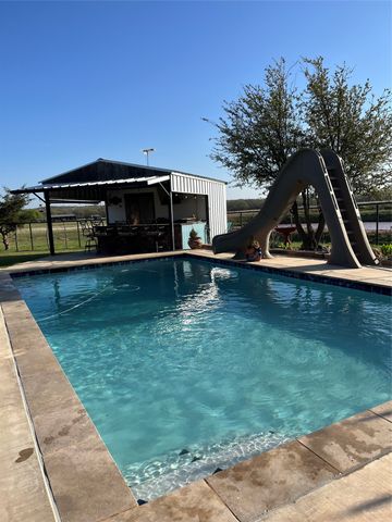 978 Longbranch Road, Nocona, TX 76255