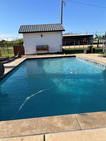 978 Longbranch Road, Nocona, TX 76255