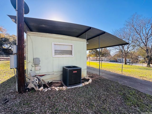 427 Spanish Oak, Canyon Lake, TX 78133