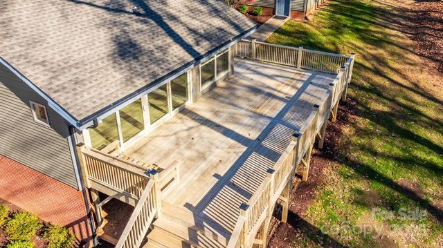 2106 Lynmore Drive, Sherrills Ford, NC 28673