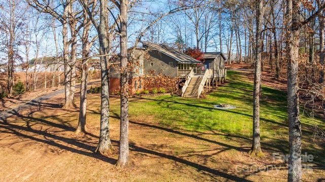 2106 Lynmore Drive, Sherrills Ford, NC 28673