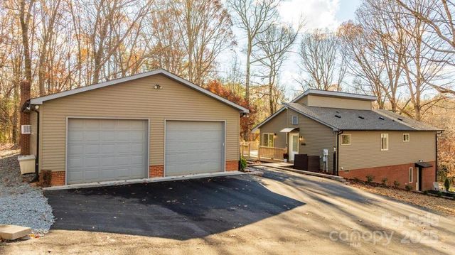 2106 Lynmore Drive, Sherrills Ford, NC 28673