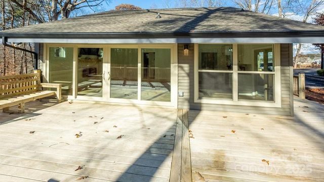 2106 Lynmore Drive, Sherrills Ford, NC 28673