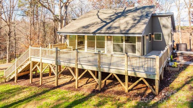 2106 Lynmore Drive, Sherrills Ford, NC 28673