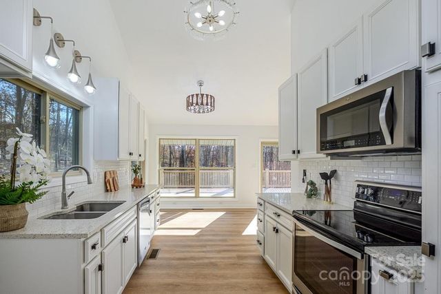 2106 Lynmore Drive, Sherrills Ford, NC 28673