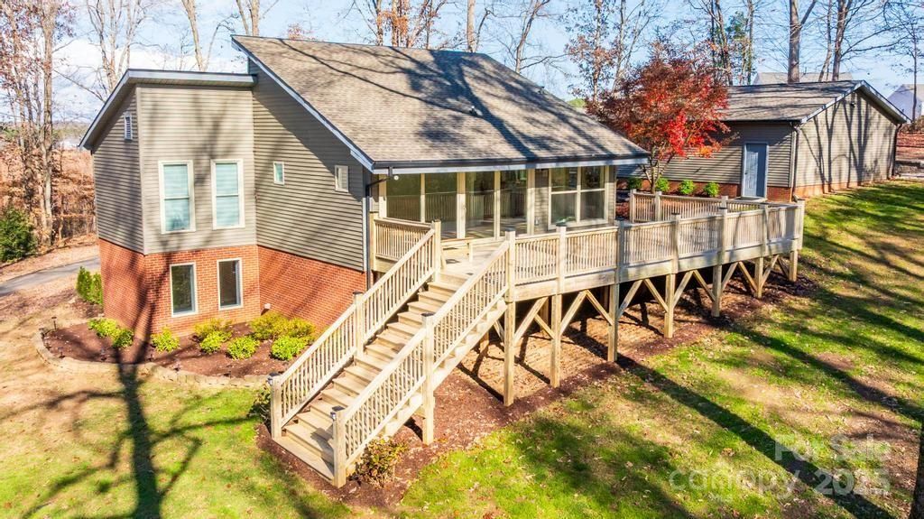 2106 Lynmore Drive, Sherrills Ford, NC 28673