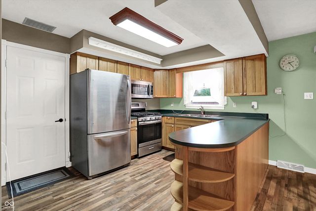 7422 S 300 W, Trafalgar, IN 46181