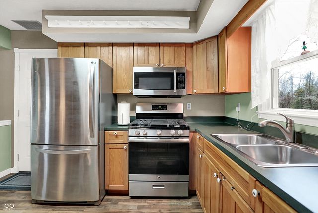 7422 S 300 W, Trafalgar, IN 46181