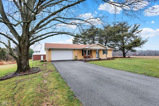 7422 S 300 W, Trafalgar, IN 46181