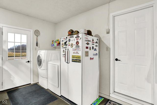 7422 S 300 W, Trafalgar, IN 46181