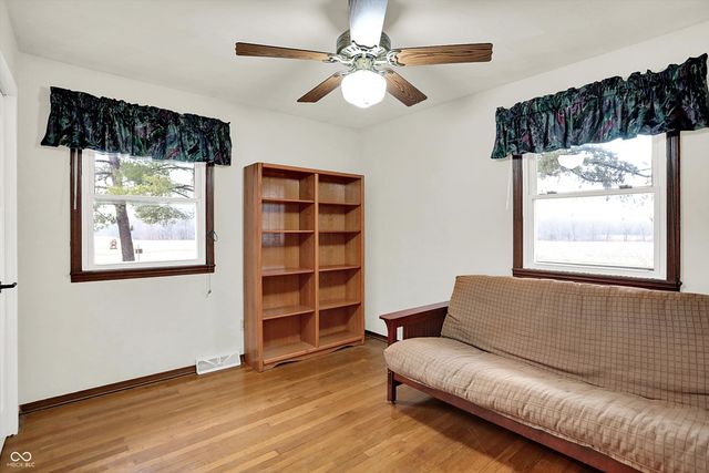 7422 S 300 W, Trafalgar, IN 46181