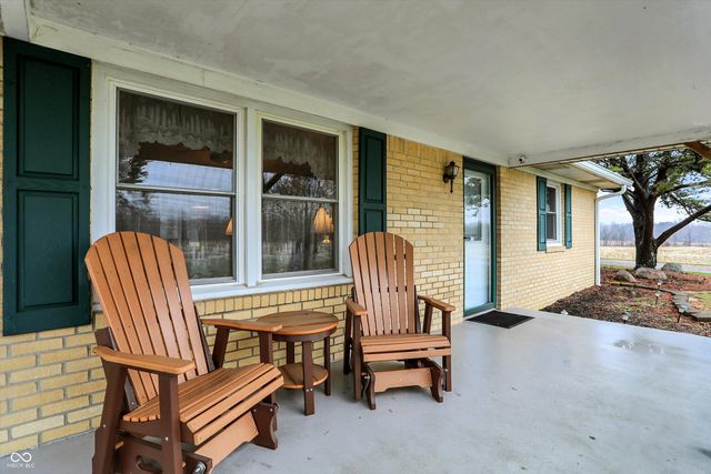 7422 S 300 W, Trafalgar, IN 46181