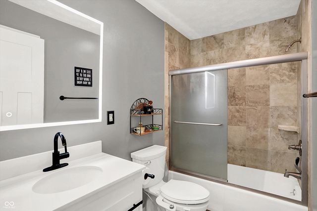 7422 S 300 W, Trafalgar, IN 46181