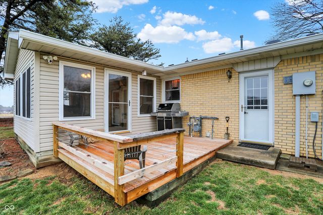 7422 S 300 W, Trafalgar, IN 46181