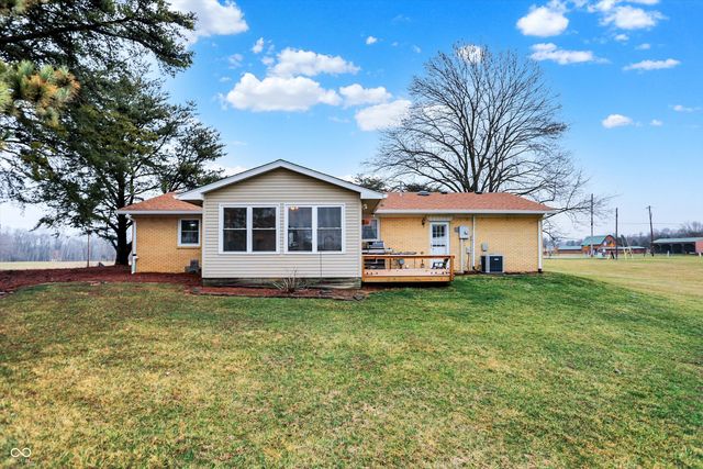 7422 S 300 W, Trafalgar, IN 46181