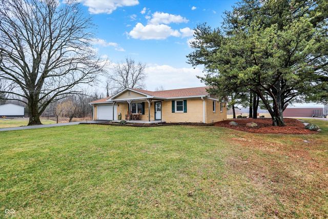 7422 S 300 W, Trafalgar, IN 46181