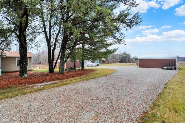 7422 S 300 W, Trafalgar, IN 46181