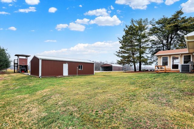 7422 S 300 W, Trafalgar, IN 46181