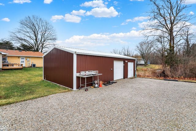 7422 S 300 W, Trafalgar, IN 46181