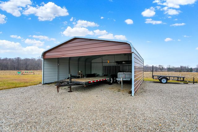 7422 S 300 W, Trafalgar, IN 46181