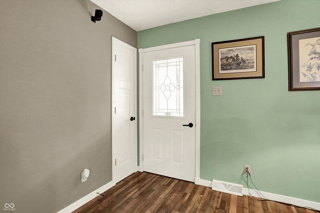 7422 S 300 W, Trafalgar, IN 46181