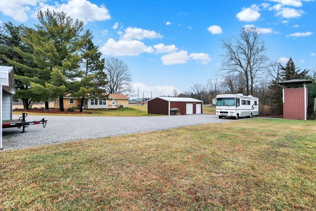 7422 S 300 W, Trafalgar, IN 46181