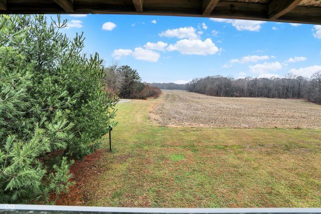 7422 S 300 W, Trafalgar, IN 46181