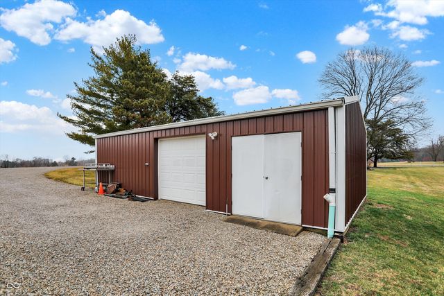 7422 S 300 W, Trafalgar, IN 46181