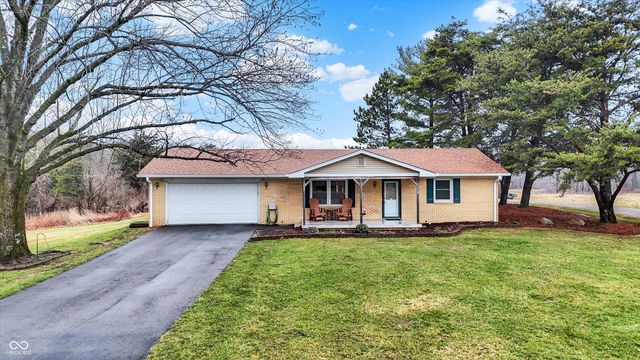 7422 S 300 W, Trafalgar, IN 46181