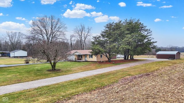 7422 S 300 W, Trafalgar, IN 46181