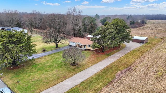 7422 S 300 W, Trafalgar, IN 46181