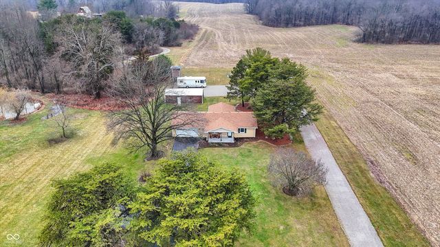 7422 S 300 W, Trafalgar, IN 46181