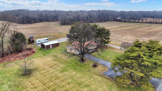 7422 S 300 W, Trafalgar, IN 46181