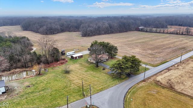 7422 S 300 W, Trafalgar, IN 46181