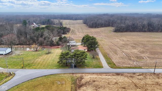 7422 S 300 W, Trafalgar, IN 46181