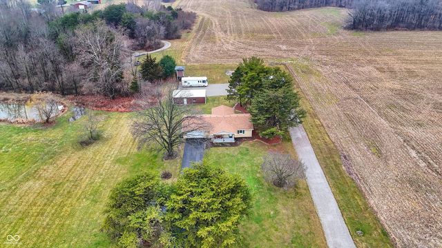 7422 S 300 W, Trafalgar, IN 46181