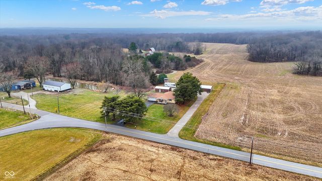 7422 S 300 W, Trafalgar, IN 46181