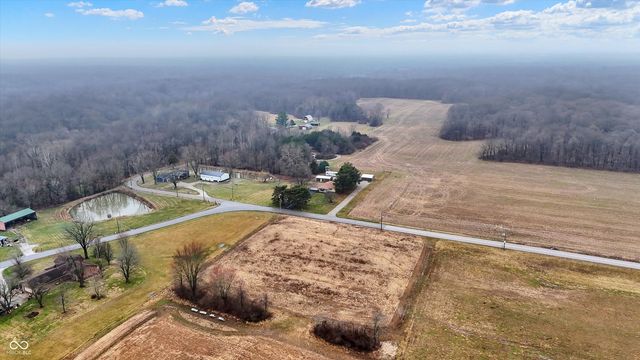 7422 S 300 W, Trafalgar, IN 46181