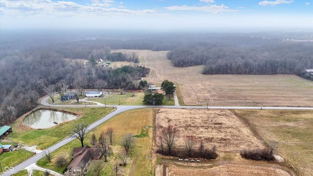 7422 S 300 W, Trafalgar, IN 46181